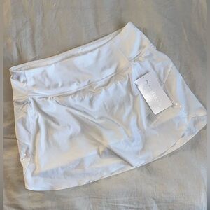 Athleta- White Run with it 14” high waisted skort in size M